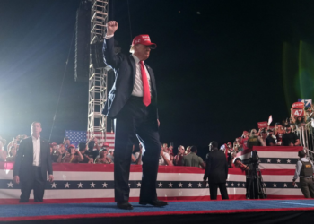 Man with shotgun and loaded handgun arrested near Donald Trump's California rally