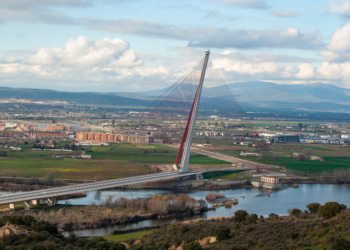 British daredevil plummets to death while attempting to scale 630-foot Spanish bridge for social media content