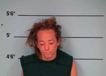 A horrifying crime in Kentucky has left the local community reeling, as a 32-year-old woman has been arrested for allegedly murdering her mother and dismembering her body. The suspect, identified as Torilena Fields, is accused of scattering her mother’s remains both inside and outside their home, creating a gruesome crime scene that has sent shockwaves through the area.
