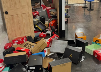 ‘Drunk’ thief steals 100 shoes from Cincinnati sneaker store—All right-footed
