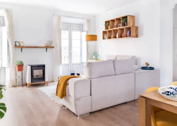 Airbnb host demands $3,000 from guest over sauce spill, sparks online debate