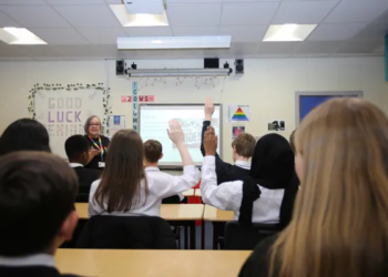 School children in Scotland told to use gender-neutral title 'Mx' to address teachers