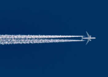 Cheap solution proposed to reduce climate impact of airplane vapor trails—all about it