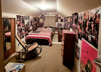 Woman's 1980s bedroom left frozen in time showing fascinating glimpse into 35-year-old history