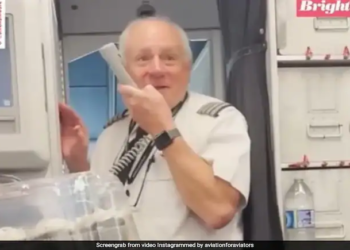 Watch: Veteran American Airlines pilot shares emotional last flight with co-pilot daughter before retiring