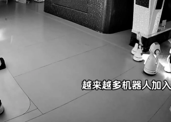 "Are you working overtime?" Robot convinces other robot co-workers to quit their jobs | Watch