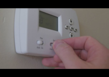What are the US Department of Energy's ideal thermostat settings?