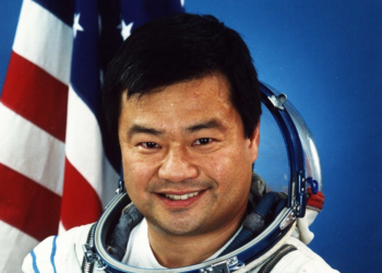 Former NASA astronaut spots ‘two metallic spherical’ UFOs at 9,000 feet