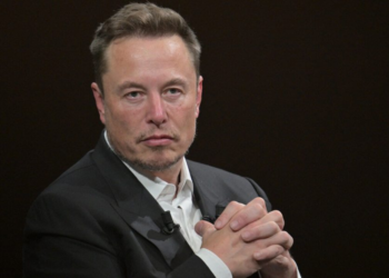 "What do you want?": Elon Musk's British cousin reveals how brutally tech billionaire snubbed him