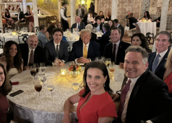 Playful photobomb steals the show in Trump-Trudeau dinner photo