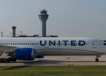 Tragic discovery: Dead body found in wheel well of United Airlines plane from Chicago to Maui 