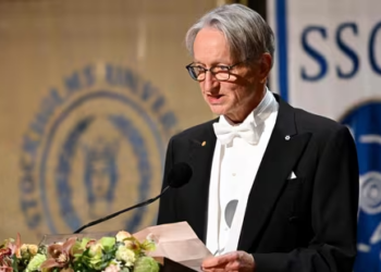 'Godfather of AI' warns of 20% risk of extinction by artificial intelligence