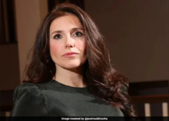 News anchor says bullying after asking equal pay led to 'psychotic break'