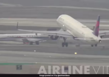 Watch: "Stop, Stop, Stop!" Delta Airlines and Gonzaga basketball team’s planes’ narrow escape at LAX