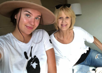 Delta Airlines wins hearts for reuniting daughter with dying mother