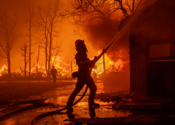 Man along with 2 friends, saves mother’s 1972 family home from Los Angeles fires