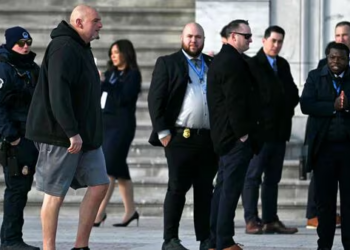 Watch: Pennsylvania SenatorJohn Fetterman shows up to Trump's inauguration in gym shorts and sweatshirt