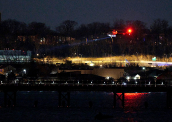A pilot from a nearby aircraft directly witnessed the explosion of an American Airlines plane with 60 passengers after it collided with a Black Hawk military helicopter.