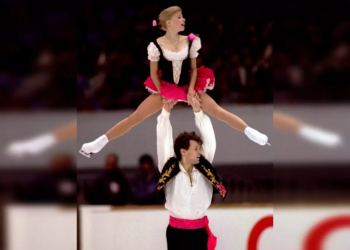 US figure skaters, married champions were aboard American Airlines flight that collided with military helicopter near Washington DC