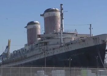 SS United States begins final voyage to become world’s largest artificial reef