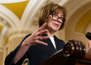 "You are not my boss": Senator Tina Smith confronts Elon Musk over "justify-your-job" mail
