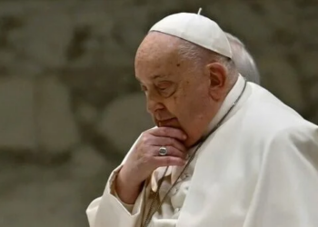 Pope Francis reaches 2-week mark at hospital with pneumonia 