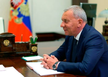 Putin fires space agency chief after failed moon mission