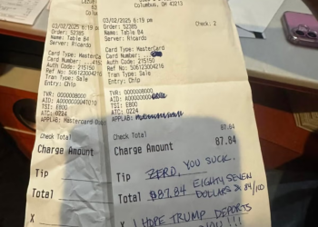 Waiter in Ohio receives overwhelming support after customer leaves ‘hope Trump deports you’ note