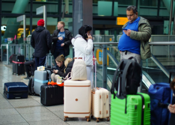 Chaos erupts as power outage disrupts London Airport services