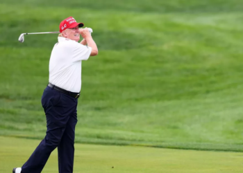 Video: Trump seen “dragging leg” as health concerns mount over “bruised hand”