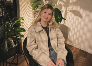 New Zealand influencer diagnosed with incurable colon cancer dies at 21, shares heartbreaking final post