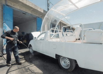 Pope Francis’ popemobile transforms into mobile health clinic for Gaza children