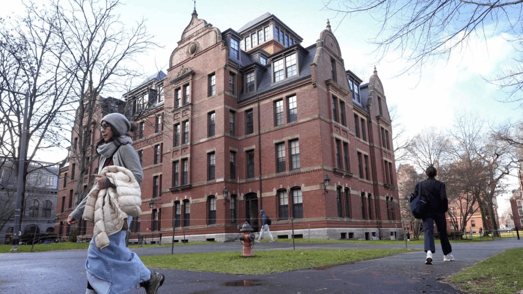 Harvard's foreign students can stay if they meet 6 conditions in 3 days