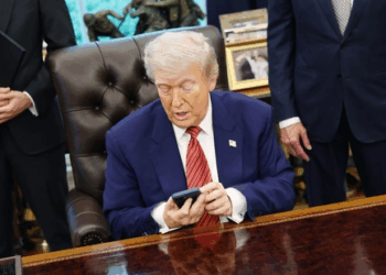 Watch: Trump’s iPhone buzzes twice during his anti-Apple rant