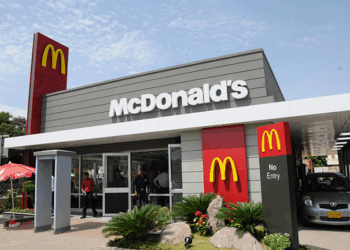 Tennessee couple receives bags of cash instead of food at McDonald’s drive-thru