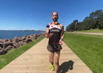 Canadian “Joggler” Shatters Guinness World Record For Fastest 10K While Juggling
