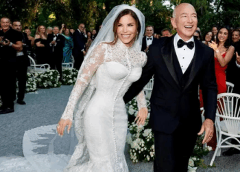 Jeff Bezos Wasn’t Allowed to See Lauren Sánchez’s Wedding Dress—Even Though He Begged