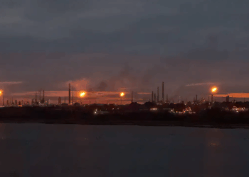 Watch: Massive Smoke Plume From Chevron Refinery Fire in Richmond, California