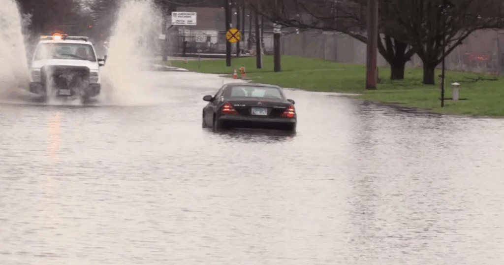 Chicago Weather: Torrential Rain Floods Roads, Leaves Drivers Stranded