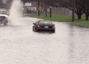 Chicago Weather: Torrential Rain Floods Roads, Leaves Drivers Stranded