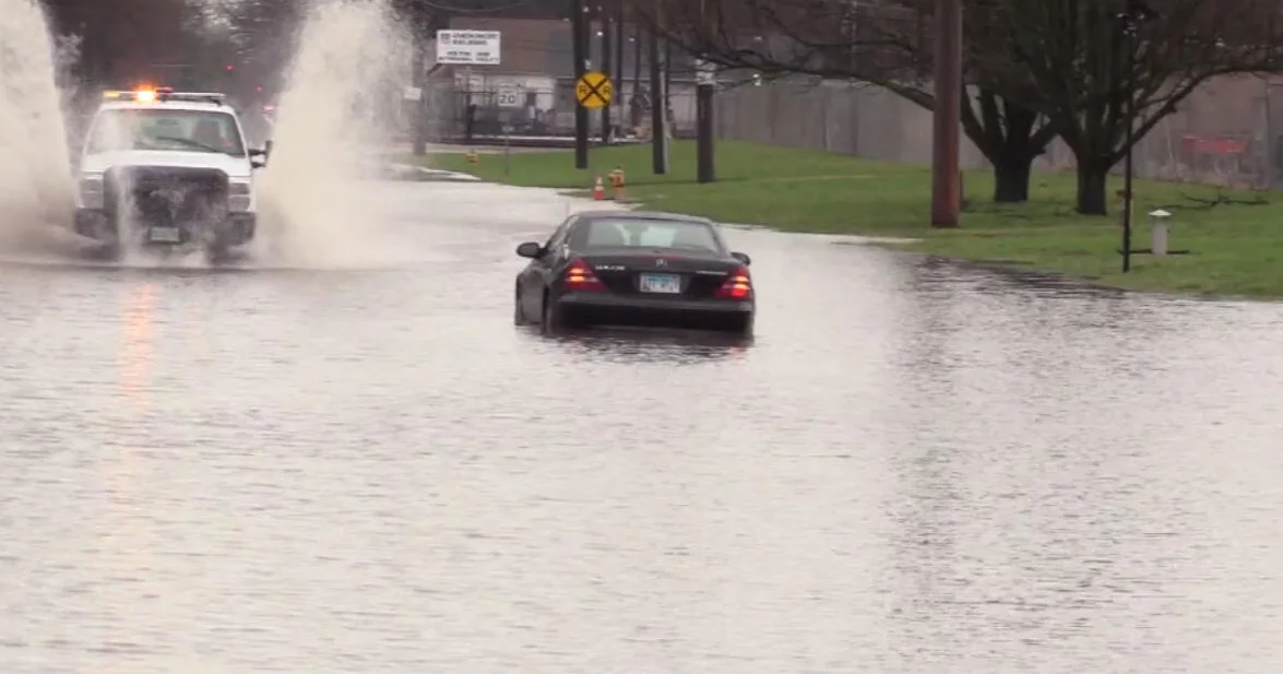 Chicago Weather: Torrential Rain Floods Roads, Leaves Drivers Stranded ...