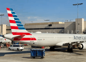 “RIP” Text Panic: How a Nosy Passenger Forced an American Airlines Flight to Turn Back