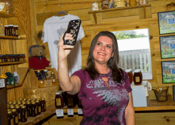 ‘Farm Babe’ vs. ‘Food Babe’: How Two Influencers Embody America’s Food and Health Divide