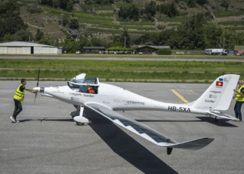 Swiss pilot Raphael Domjan Soars to 9,521m, Shattering Solar Plane Record