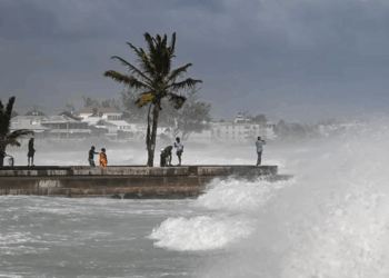 Hurricane Erin Explodes Into Category 4, Sends Life-Threatening Surf TowHurricane Erin Explodes Into Category 4, Sends Life-Threatening Surf Toward U.S. East Coast and Bermudaard U.S. East Coast and Bermuda