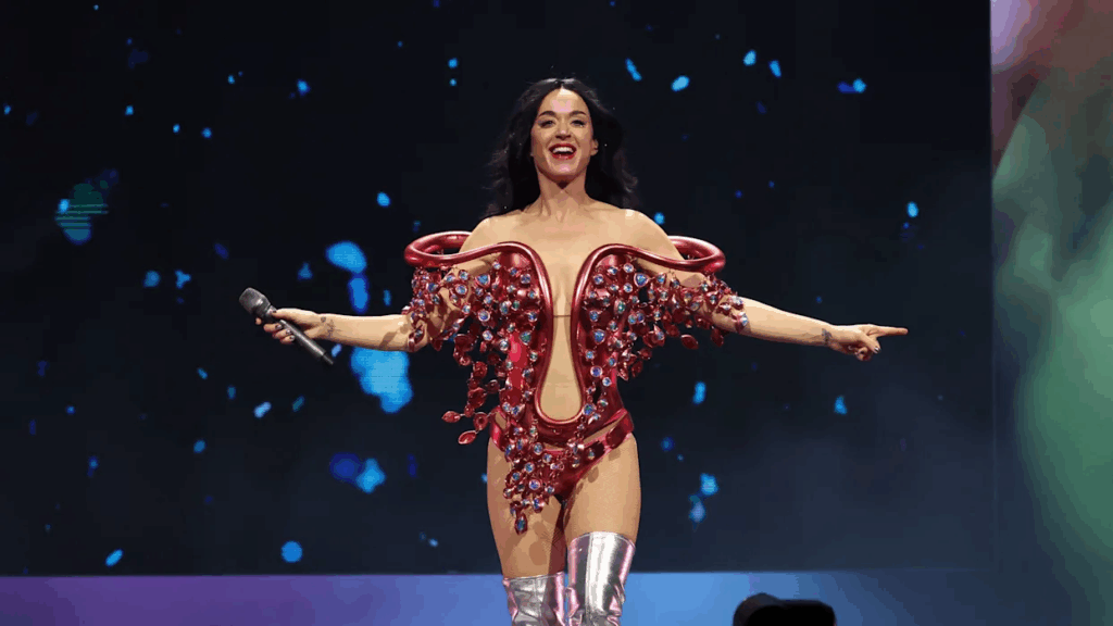 Katy Perry Stops Concert to Help Fainting Fan – Viral Video Shows Heartwarming Moment