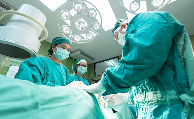 Chinese Man Survives 170 Days After World’s First Successful Pig Liver Transplant