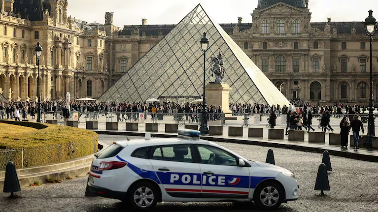 Suspects in Paris' Louvre Museum Heist Arrested
