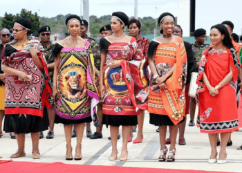 Watch: African King’s Grand UAE Arrival With 15 Wives, 30 Kids, 100 Aides Goes Viral