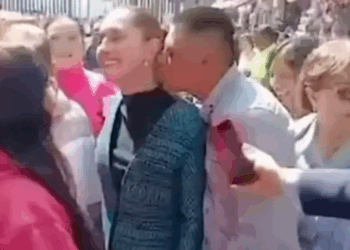Man Gropes Mexican President, Tries To Kiss Her